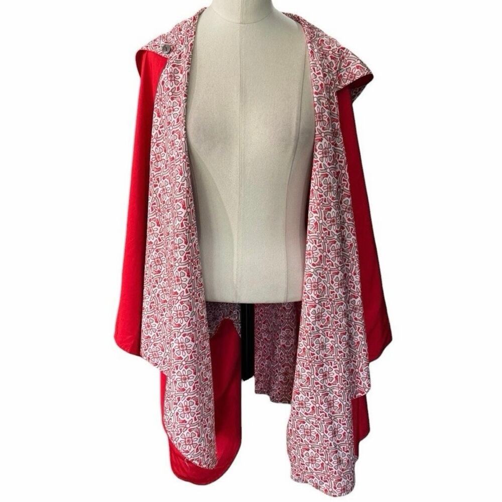 RainCaper reversible, hooded rain poncho